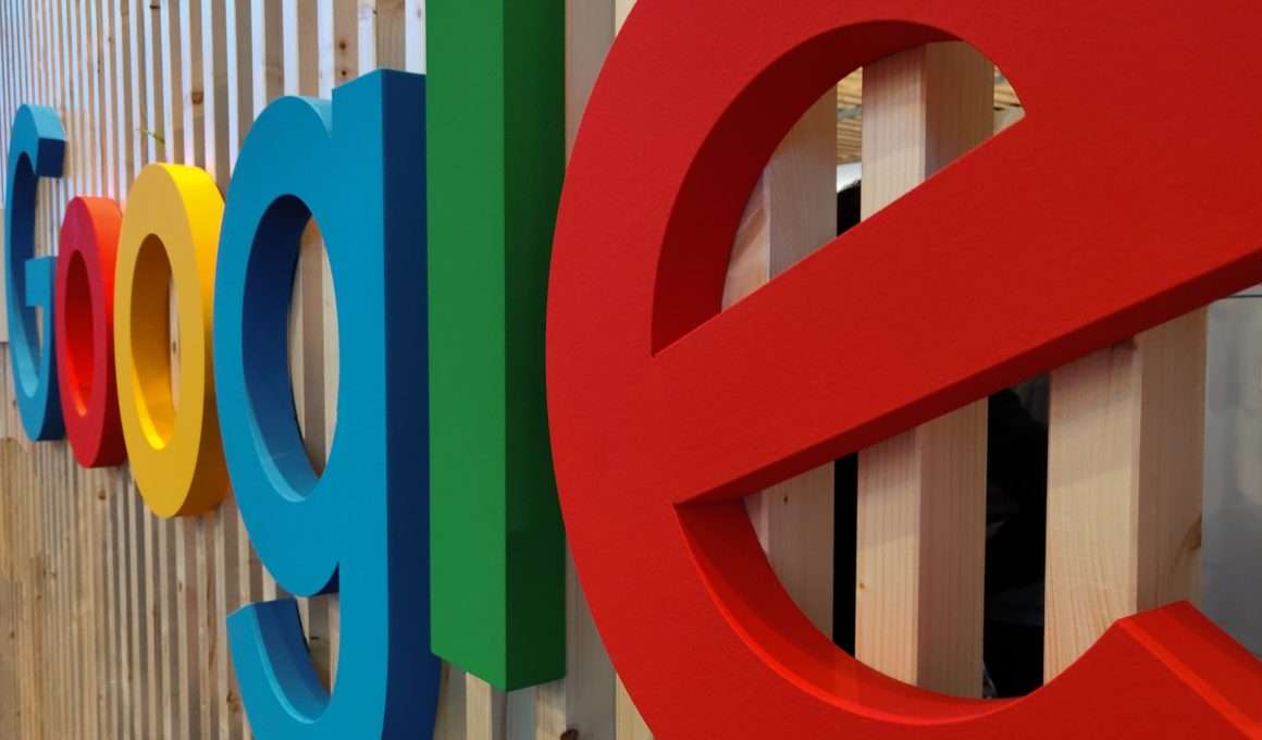 How Google Creates Knowledge Panels