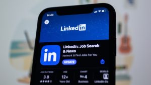 What Does the Green Dot Mean on LinkedIn?